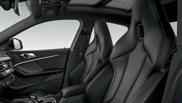 Scaunele M Sport ale BMW M235i xDrive Gran Coupé Imagine din interior cu scaunele M Sport ale BMW M235i xDrive Gran Coupé, F44