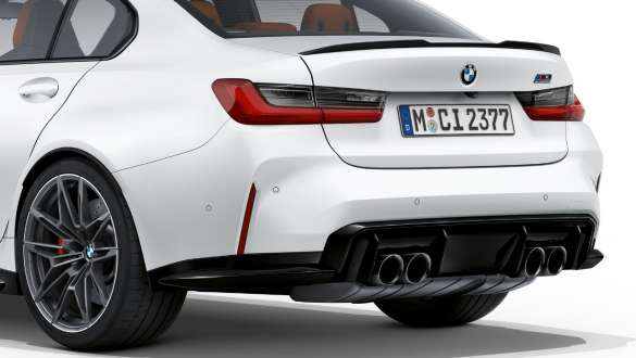 Designul spate al modelului BMW M3 Competition Sedan G80 2020 în Alb Frozen Brilliant metalizat Imagine din partea din spate cu designul spate al BMW M3 Competition Sedan G80 2020 în Alb Frozen Brilliant metalizat