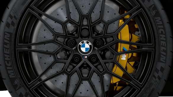 Frânele M Carbon cu discuri din ceramică ale BMW M3 Sedan G80 2020 Imagine în prim plan cu frânele M Carbon cu discuri din ceramică ale BMW M3 Sedan G80 2020