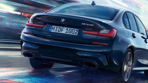 Diferenţialul M Sport al BMW M340i xDrive Sedan G20 2020 Imagine din partea din spate cu diferenţialul M Sport al BMW M340i xDrive Sedan G20 2020 în Negru Sapphire metalizat