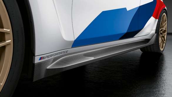 Pragurile laterale M Performance din fibră de carbon ale BMW M3 Sedan G80 2020 Imagine în prim plan cu pragurile laterale M Performance din fibră de carbon ale BMW M3 Sedan G80 2020