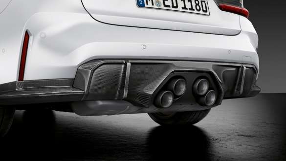 Difuzorul spate M Performance din fibră de carbon al BMW M3 Sedan G80 2020 Imagine în prim plan cu difuzorul spate M Performance din fibră de carbon a BMW M3 Sedan G80 2020