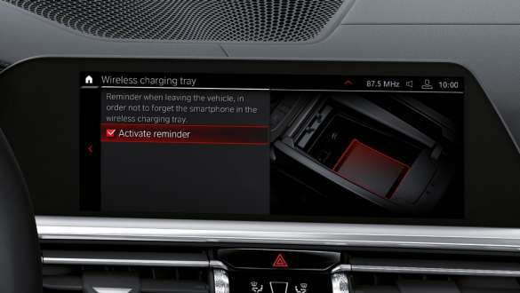 Sistem wireless de încărcare telefon mobil pentru modelele BMW M Seria 3 Sedan G80 G20 Imagine din interiorul BMW M Seria 3 Sedan G80 G20, cu sistemul wireless de încărcare telefon mobil pe Control Display