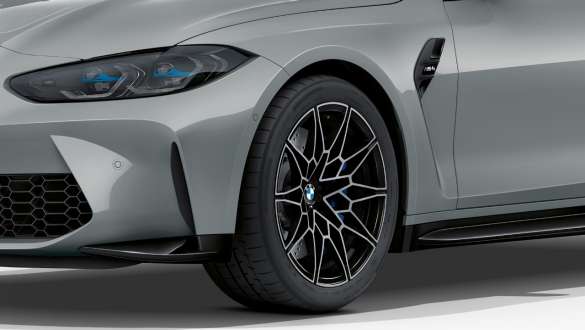 Pasajele roţilor faţă ale BMW M4 Coupé G82 2020 Imagine în prim plan cu pasajele roţii din faţă a BMW M4 Coupé G82 2020