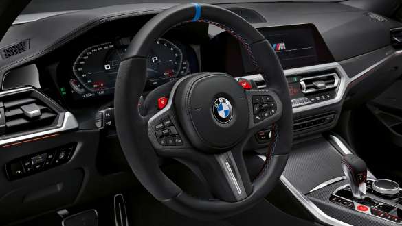 Volanul M Performance Pro al BMW M4 Coupé G82 2020 Imagine în prim plan din interior cu volanul M Performance Pro al BMW M4 Coupé G82 2020