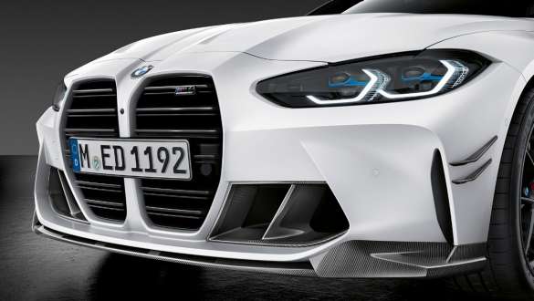 Splitter-ul frontal M Performance din fibră de carbon al BMW M4 Coupé G82 2020 Imagine în prim plan cu splitter-ul frontal M Performance din fibră de carbon al BMW M4 Coupé G82 2020