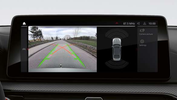 Automobilele BMW Seria 5 Sedan M cu Asistentul pentru mersul în marşarier al BMW M5 Control Display al automobilelor BMW Seria 5 Sedan M cu Asistentul pentru mersul în marşarier al BMW M5