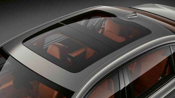 Trapă panoramică „Sky Lounge” Imagine cu trapa panoramică „Sky Lounge” a BMW M760Li xDrive Sedan