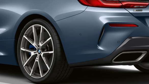 Direcţie integrală adaptivă. Imagine cu BMW M850i xDrive Coupé cu direcţie integrală adaptivă.