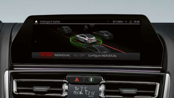 Driving Assistant Professional. Imagine cu Driving Assistant Professional al modelelor BMW Seria 8 Coupé M.