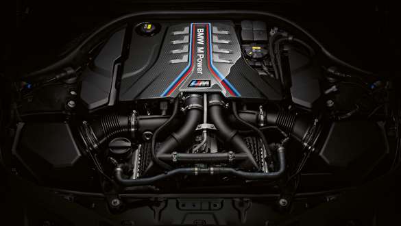 Motorul performant M TwinPower Turbo pe benzină cu 8 cilindri. Imagine cu BMW M8 Competition Coupé, cu motorul performant M TwinPower Turbo pe benzină cu 8 cilindri.