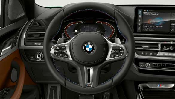 Direcţia sport variabilă a unui BMW X3 M40i M40d G01 LCI Facelift 2021 Volanul M îmbrăcat în piele al unui BMW X3 M40i M40d G01 LCI Facelift 2021 cu direcţie sport variabilă