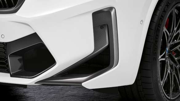 Ornamentele grilei de admisie M Performance a unui BMW X3 M Competition F97 LCI Facelift 2021 Ornamentele grilei de admisie M Performance a unui BMW X3 M Competition F97 LCI Facelift 2021