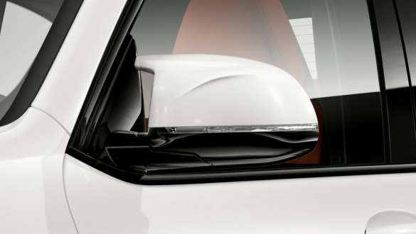 Oglinzile M exterioare ale unui BMW X3 M F97 LCI Facelift 2021 Oglinzile M exterioare ale unui BMW X3 M F97 LCI Facelift 2021 Alb Alpine