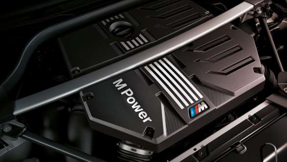 Motorul BMW M TwinPower Turbo pe benzină cu 6 cilindri în linie al BMW X3 M Competition F97 LCI 2021 Imagine în prim plan cu motorul BMW M TwinPower Turbo pe benzină cu 6 cilindri în linie al BMW X3 M Competition F97 LCI Facelift 2021