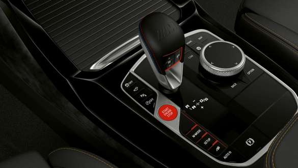 Transmisia Steptronic M cu 8 trepte a unui BMW X3 M Competition F97 LCI 2021 Consola centrală a modelului BMW X3 M Competition F97 LCI Facelift 2021 cu transmisie Steptronic M cu 8 trepte şi Drivelogic