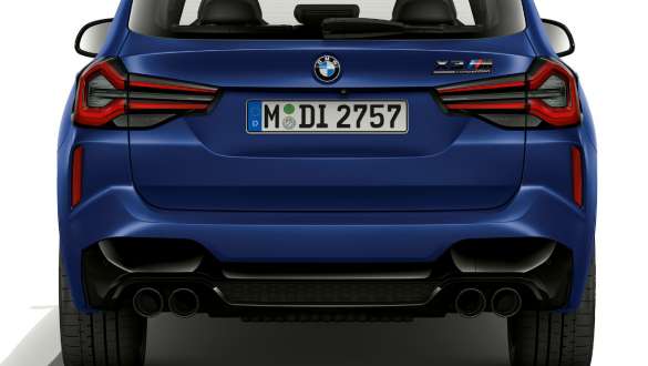 Designul părţii din spate al unui BMW X3 M Competition F97 LCI Facelift 2021 Imagine din partea din spate cu designul părţii din spate al unui BMW X3 M Competition F97 LCI Facelift 2021 în Albastru Frozen Marina Bay