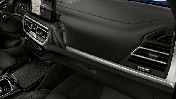 Ornamentele interioare din fibră de carbon ale BMW X3 M Competition F97 LCI Facelift 2021 Ornamentele interioare din fibră de carbon ale unui BMW X3 M Competition F97 LCI Facelift 2021
