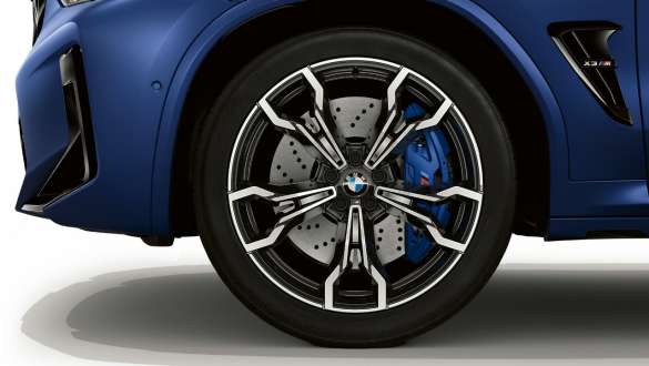 Jantele M din aliaj uşor V-spoke de 21”, tip 765 M ale unui BMW X3 M Competition F97 LCI Facelift 2021 Imagine în prim plan cu jantele M din aliaj uşor V-spoke de 21”, tip 765 M ale unui BMW X3 M Competition F97 LCI Facelift 2021 în Albastru Frozen Marina Bay