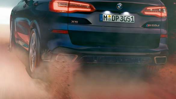 BMW X5 M50d cu BMW xDrive Imagine cu partea spate a BMW X5 M50d, G05, cu BMW xDrive