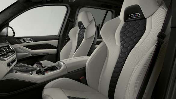 BMW X5 M Competition cu scaune M multifuncţionale Imagine cu interiorul BMW X5 M Competition, F95, cu scaune M multifuncţionale tapiţate în piele Merino integrală