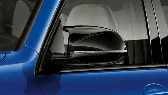 BMW X5 M Competition cu oglinzi exterioare negre lucioase Imagine cu exteriorul BMW X5 M Competition, F95, în Albastru Marina Bay metalizat cu oglinzi exterioare negre lucioase