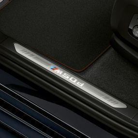 Pragurile portierelor cu inscripţie „M” ale BMW X5 M50d Pragurile portierelor cu inscripţie „M” ale BMW X5 M50d, G05