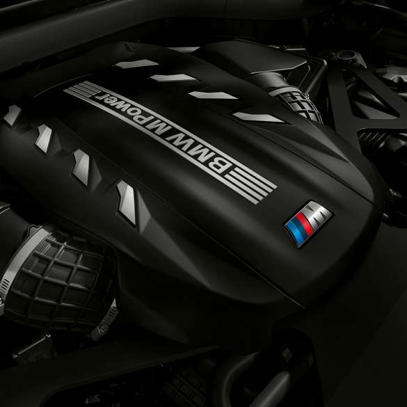 Motorul performant M TwinPower Turbo pe benzină cu 8 cilindri al BMW X6 M Competition Imagine în prim-plan cu motorul performant M TwinPower Turbo pe benzină cu 8 cilindri al BMW X6 M Competition, F96
