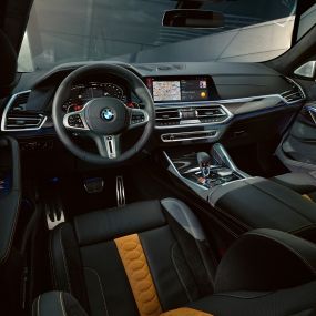 Habitaclul BMW X6 M Competition Imagine din habitaclul BMW X6 M Competition F96