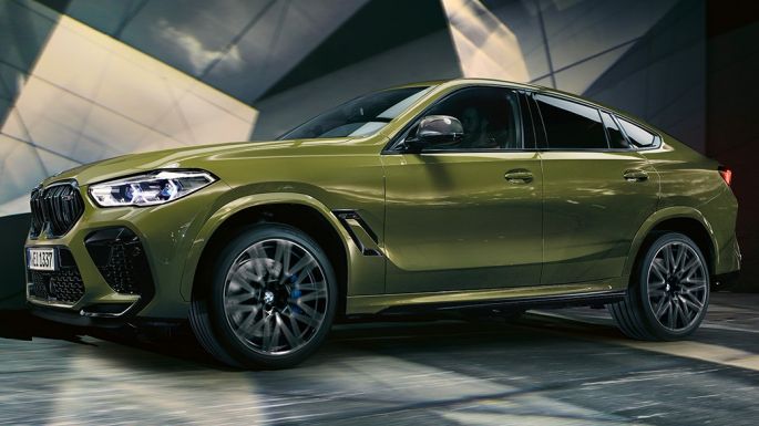 Imagine din lateral cu BMW X6 M Competition Imagine din lateral cu BMW X6 M Competition, F96, în Verde Urban de la BMW Individual, cu jante M din aliaj uşor