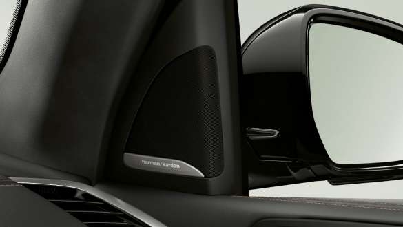 Sistemul de sunet surround Harman Kardon al modelelor BMW X7 M Imagine din interiorul modelelor BMW X7 M cu sistem de sunet surround Harman Kardon