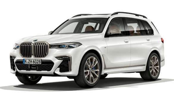 Modelele BMW X7 M cu pachet M Aerodinamic Imagine cu trei sferturi din partea laterală dreaptă a modelelor BMW X7 M cu pachet M Aerodinamic