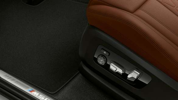 Scaunele M multifuncţionale ale modelelor BMW X7 M Imagine din interiorul modelelor BMW X7 M cu scaune M multifuncţionale, G07