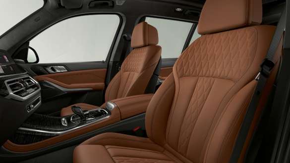 Ornamentele BMW Individual din piele Merino cu conţinut extins ale modelelor BMW X7 M Imagine din interiorul modelelor BMW X7 M cu ornamentele BMW Individual din piele Merino cu conţinut extins, G07