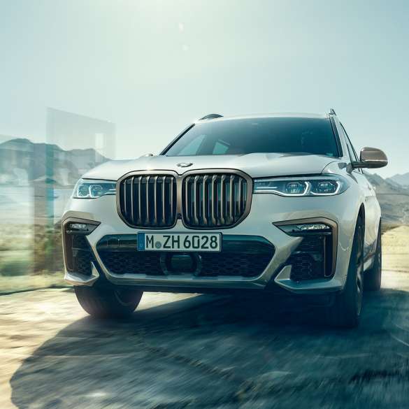 Imagine cu partea frontală a BMW X7 M50d Imagine cu partea frontală a BMW X7 M50d în Alb Mineral, G07, 2019