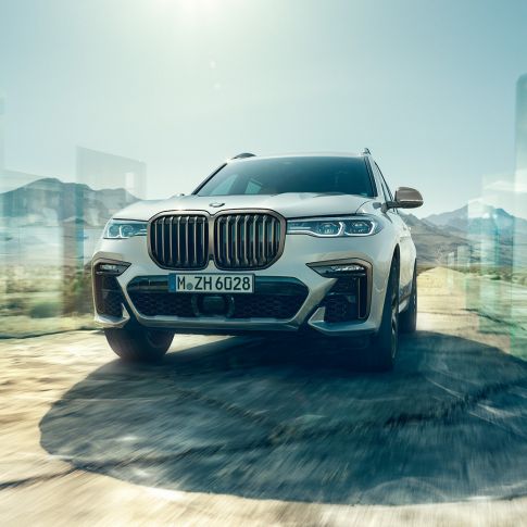Imagine cu partea frontală a BMW X7 M50d Imagine cu partea frontală a BMW X7 M50d în Alb Mineral, G07, 2019