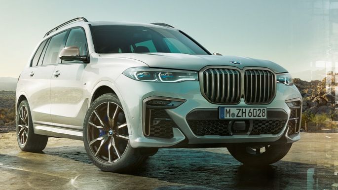 Imagine cu trei sferturi din partea frontală a modelelor BMW X7 M Imagine cu trei sferturi din partea frontală a modelelor BMW X7 M în Alb Mineral, staţionând, G07, 2019