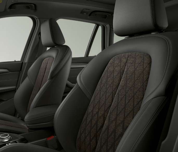 Tapiţerie BMW X1, Model xLine Interiorul BMW X1, Model xLine cu accent pe tapiţerie