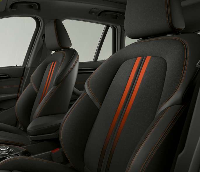 Tapiţerie BMW X1, Model Sport Line Interiorul BMW X1, Model Sport Line cu accent pe tapiţerie