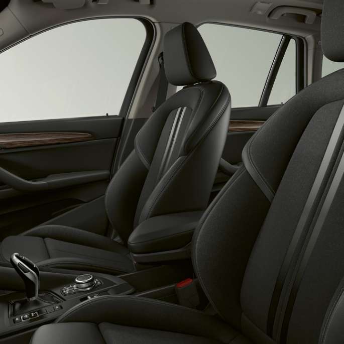 Tapiţerie BMW X1, Model Advantage Interiorul BMW X1, Model Advantage cu accent pe tapiţerie