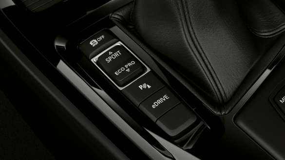 BMW X1 xDrive25e, F48, moduri eDrive Imagine în prim-plan cu schimbarea în mod integral electric a BMW X1 xDrive25e, F48, moduri eDrive