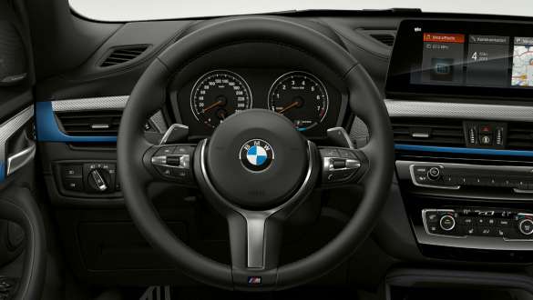 Volan multifuncţional BMW X1. Interiorul BMW X1 cu pachet M Sport şi direcţie M Sport.