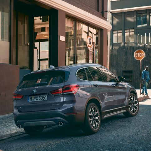 BMW X1 cu plafon panoramic. Imagine de sus cu BMW X1 cu plafon panoramic.