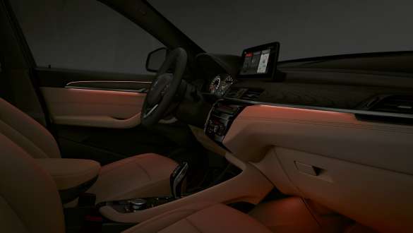 Pachetul de lumini al BMW X1 F48 LCI Interiorul BMW X1 F48 LCI cu pachetul de lumini activat