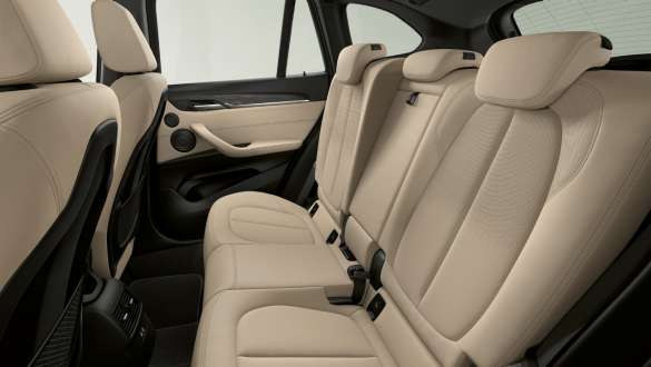 Scaunele spate reglabile ale BMW X1 F48 LCI Interiorul BMW X1 F48 LCI cu scaunele spate reglabile