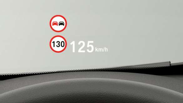 BMW Head-up Display al BMW X1 F48 Interiorul BMW X1 F48 LCI cu accent pe BMW Head-Up Display