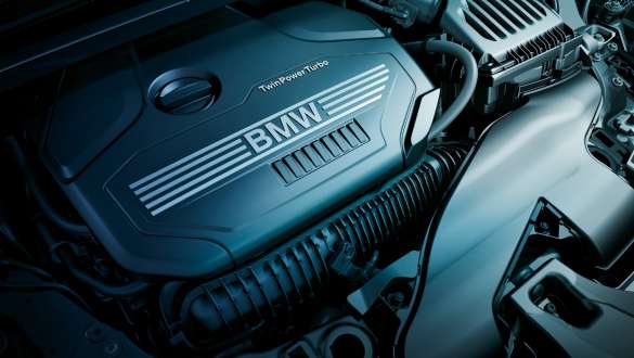 Motorul BMW TwinPower Turbo pe benzină cu 4 cilindri al BMW X1 F48 BMW TwinPower Turbo pe benzină cu 4 cilindri al BMW X1 F48 LCI