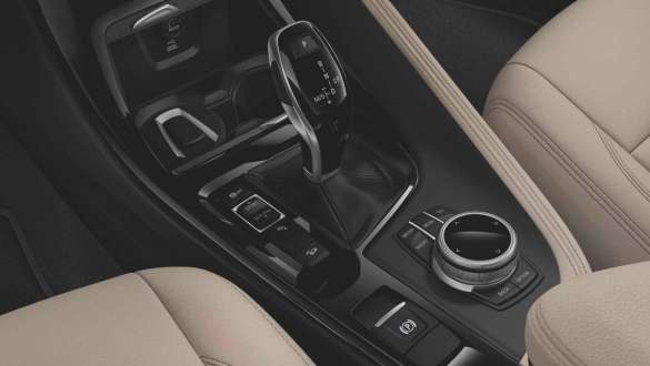 Schimbătorul de viteze şi consola centrală ale BMW X1 F48 BMW X1 F48 LCI