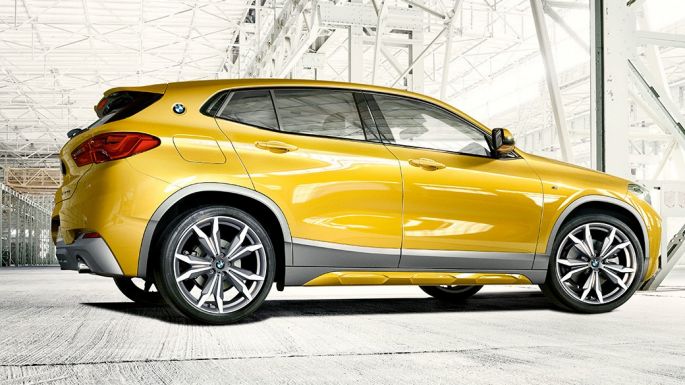 Imagine cu partea laterală a BMW X2, F39 Imagine cu partea laterală a BMW X2, F39, 2018, în Auriu Galvanic metalizat