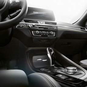Consola centrală a BMW X2, F39 Imagine în prim-plan cu consola centrală a BMW X2, F39, 2018
